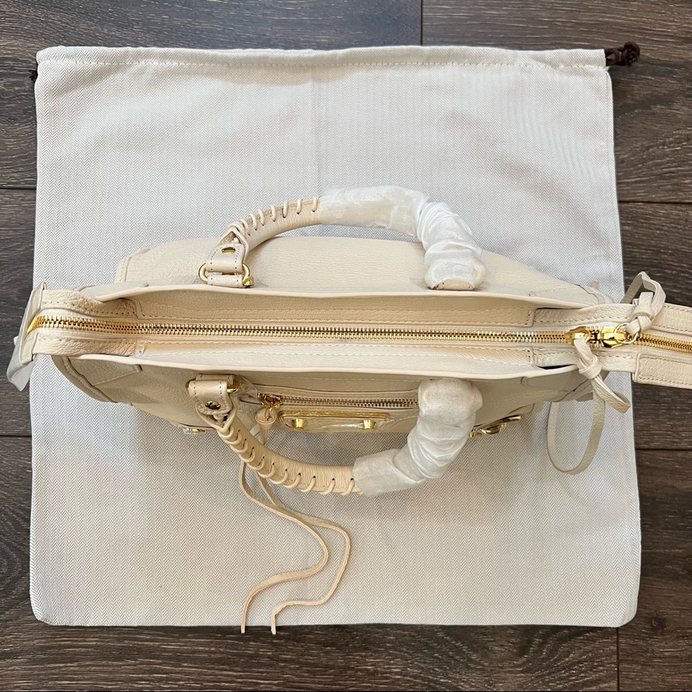 $SOLD$ Cream Genuine Leather handbag with Gold hardware - Picture 7 of 15